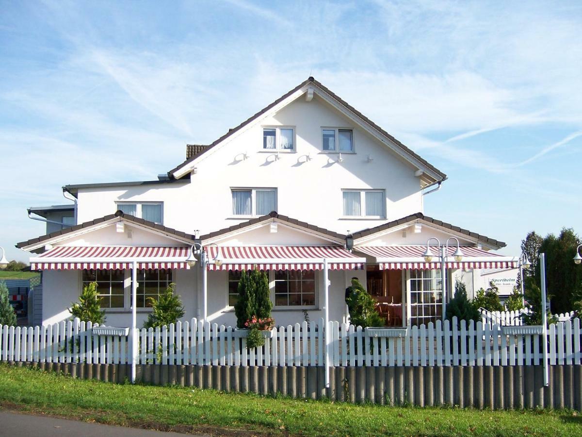 Hotel & Restaurant Am Kirschberg Alten Buseck Exterior photo